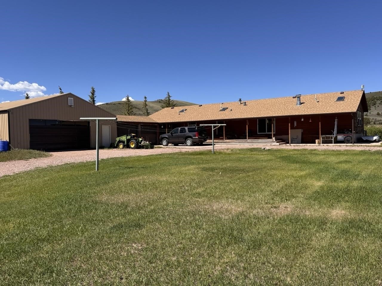 Single Family 4BR 3BA - 1777 COUNTY ROAD 279, Robertson, WY