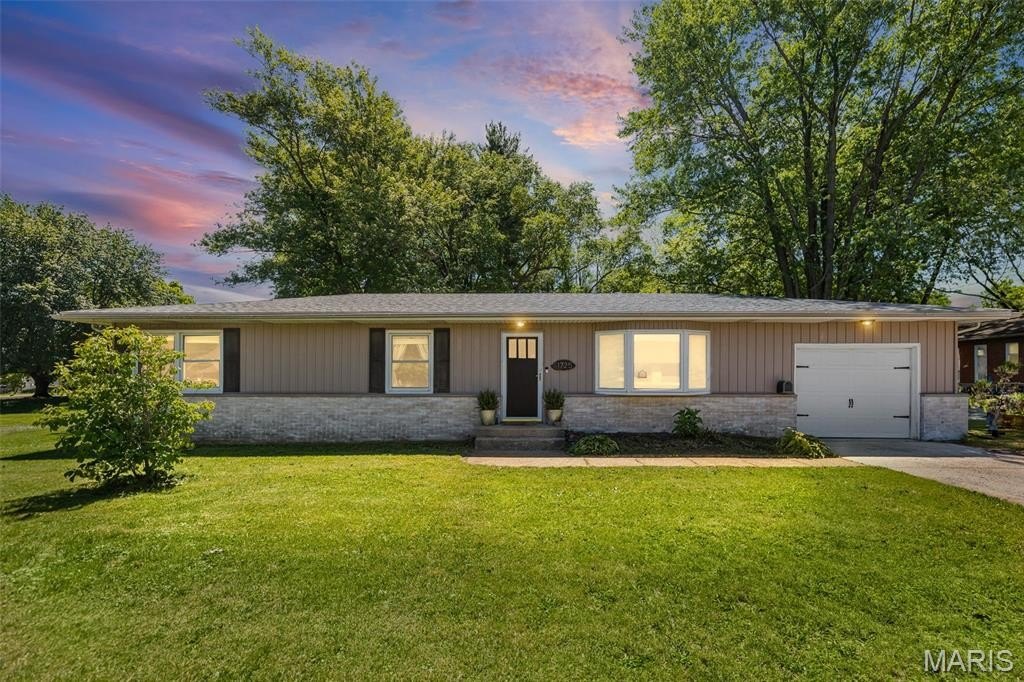 Single Family 3BR 2BA - 1725 West Boulevard, Belleville, IL