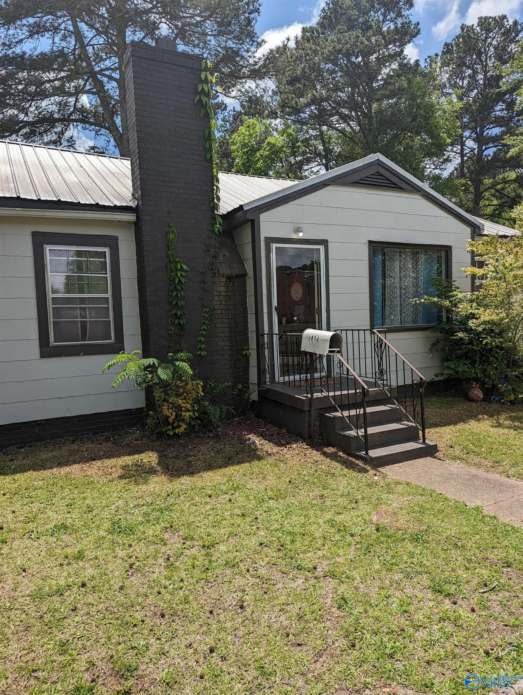 Single Family 3BR 1BA - 1413 Eastview Avenue, Gadsden, AL