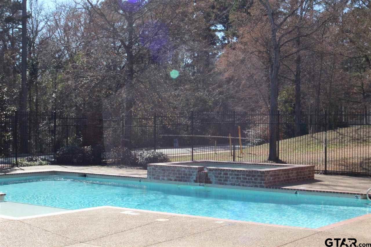 Single Family - 4024 Hanover Place, Tyler, TX