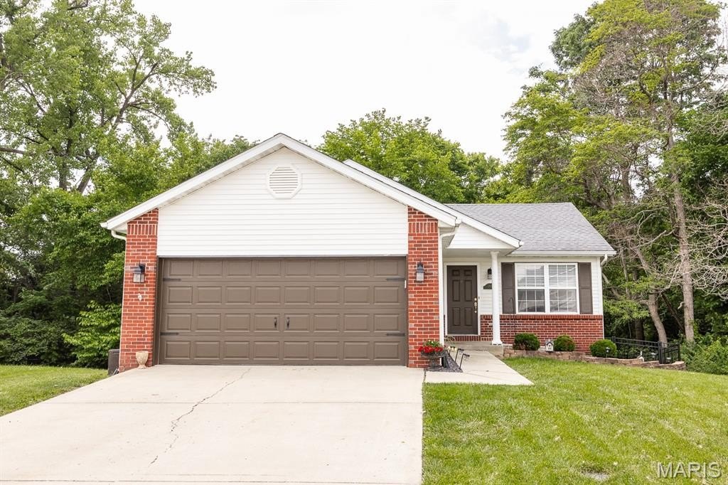 Single Family 4BR 4BA - 102 Bayridge Court, Glen Carbon, IL