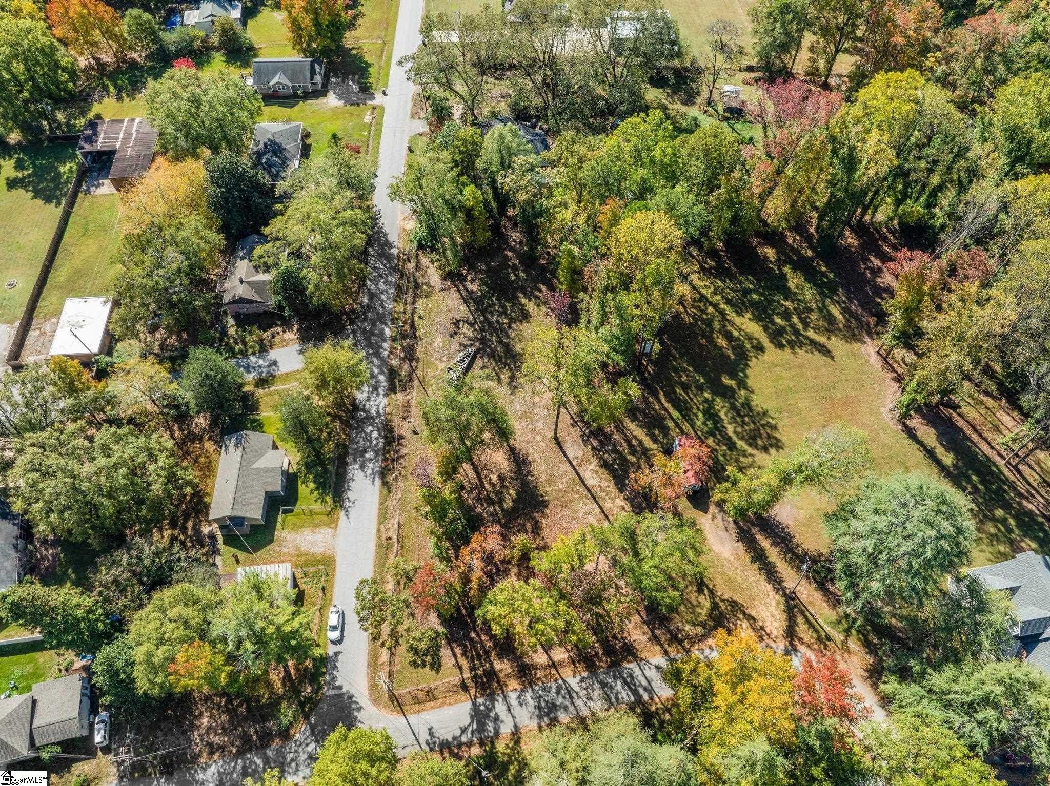 Single Family 3BR 3BA - 10 Nature Trail, Greenville, SC