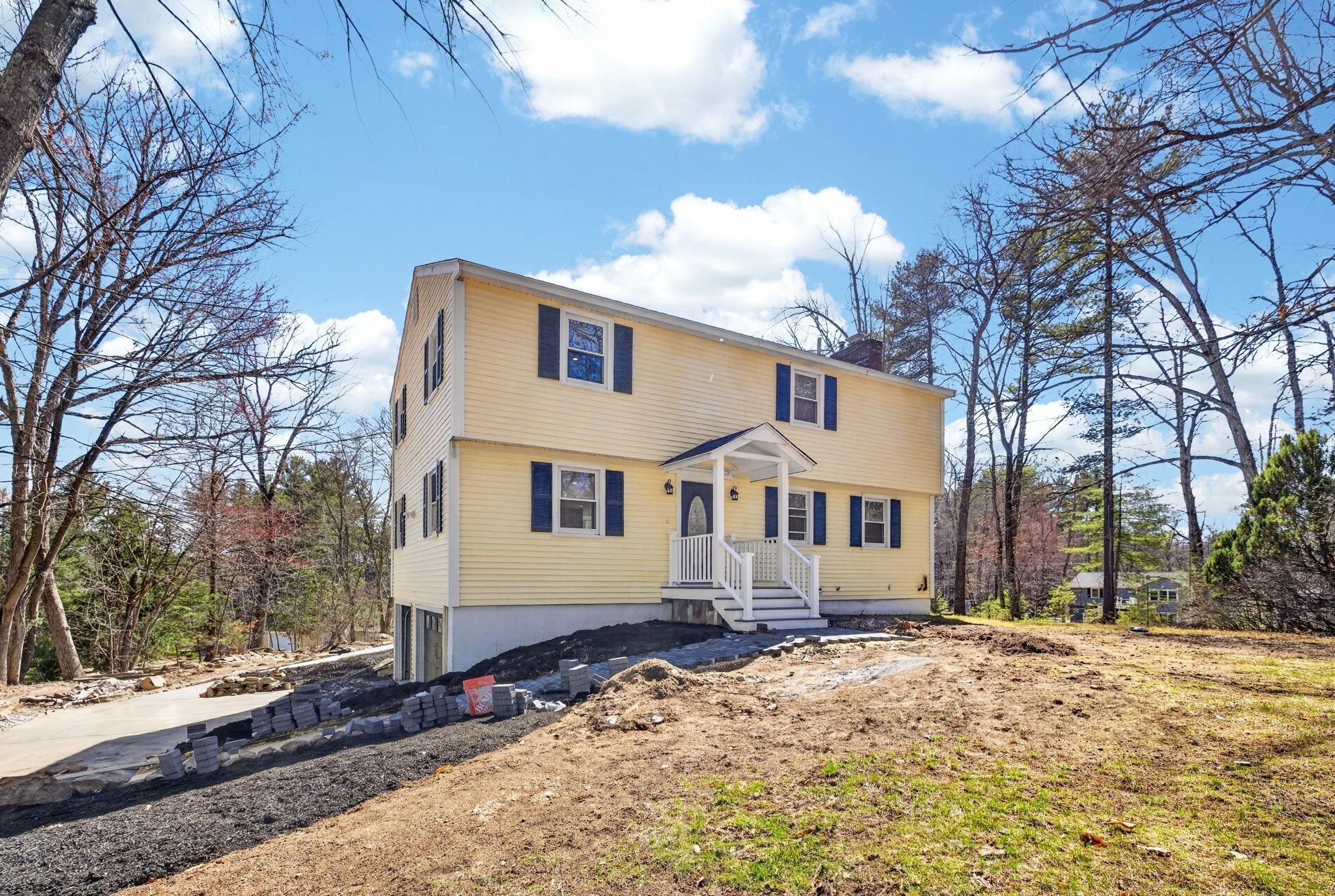 Single Family 4BR 3BA - 27 Gilcreast Road, Londonderry, NH