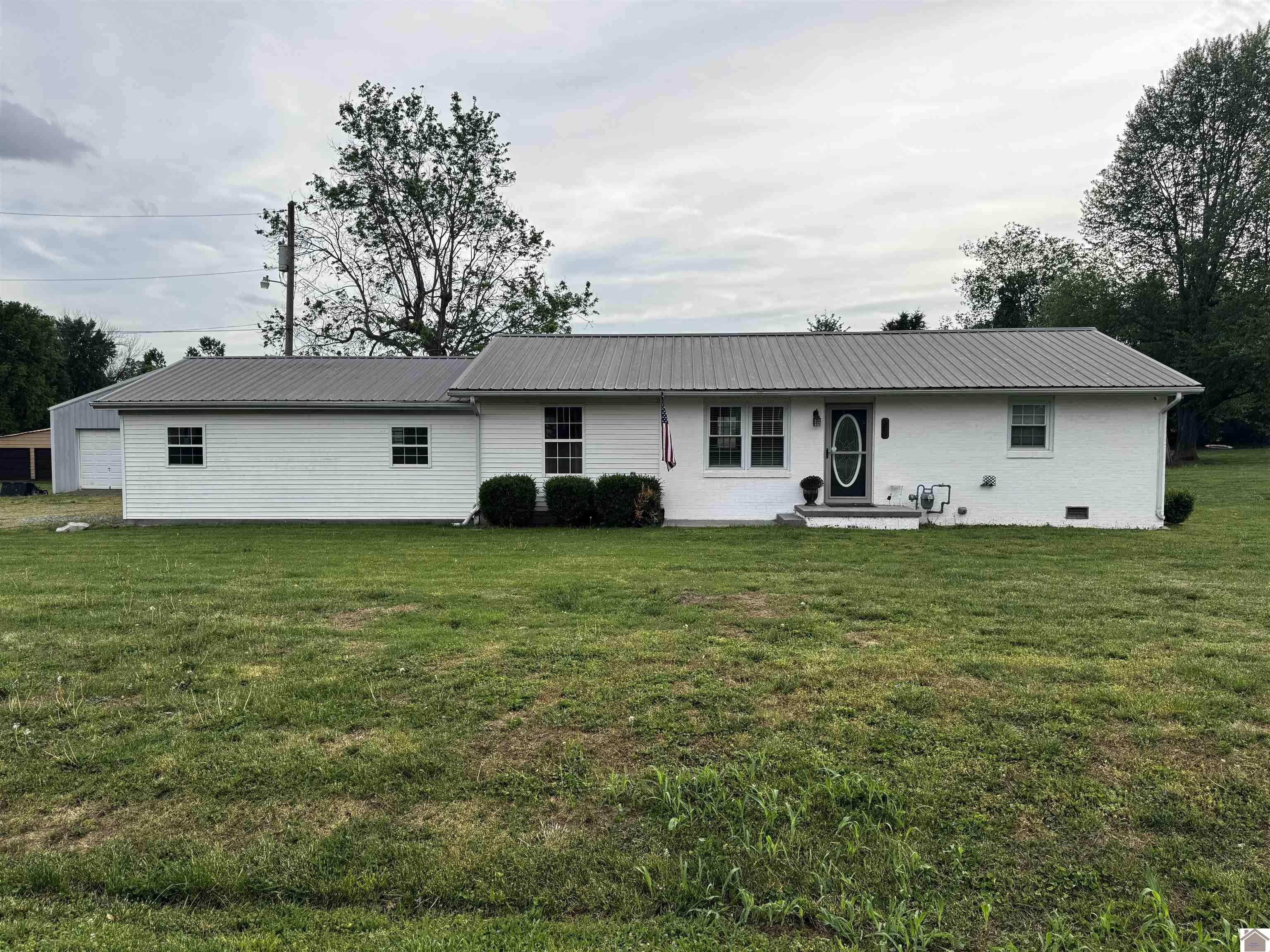 Single Family 3BR 1BA - 307 W Wyatt Street, Fredonia, KY 42411, Fredonia, KY