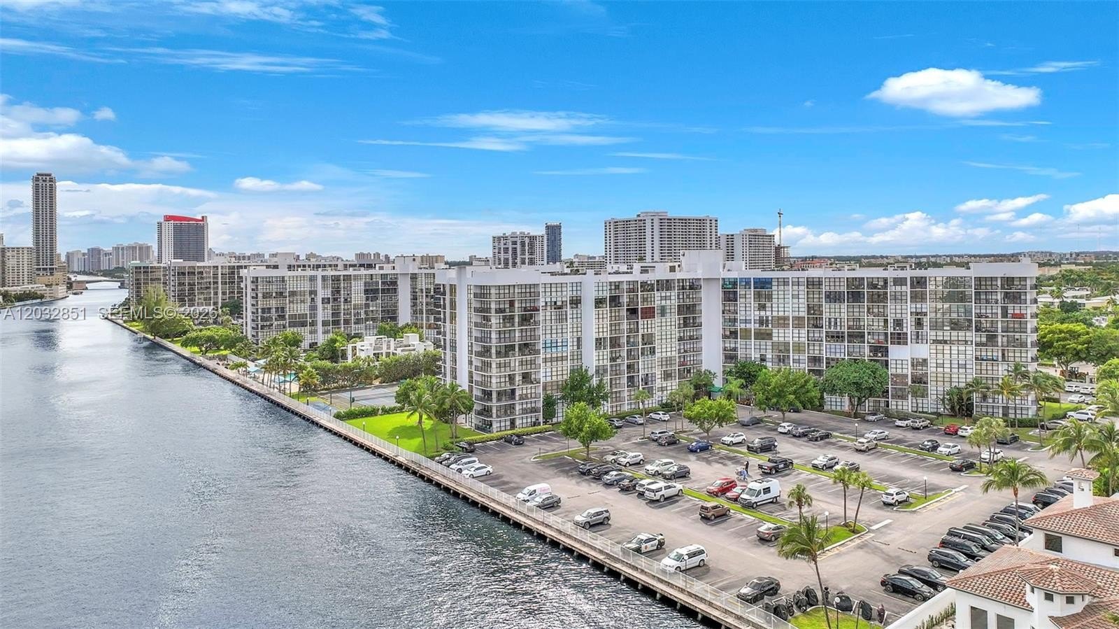 Condo 2BR 2BA - 1000 Parkview Dr, Hallandale Beach, FL