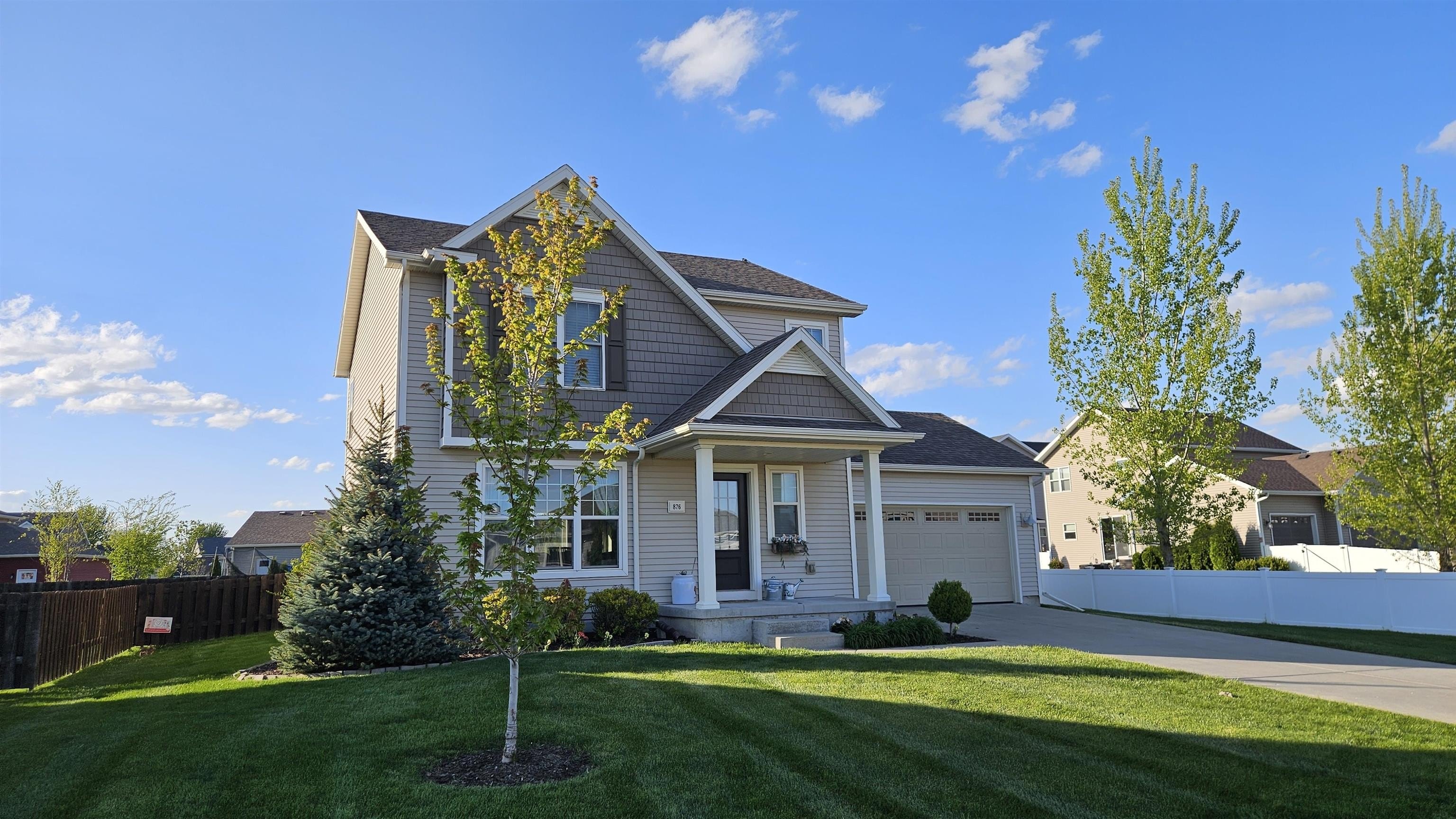 Single Family 3BR 4BA - 876 Remington Way, Sun Prairie, WI