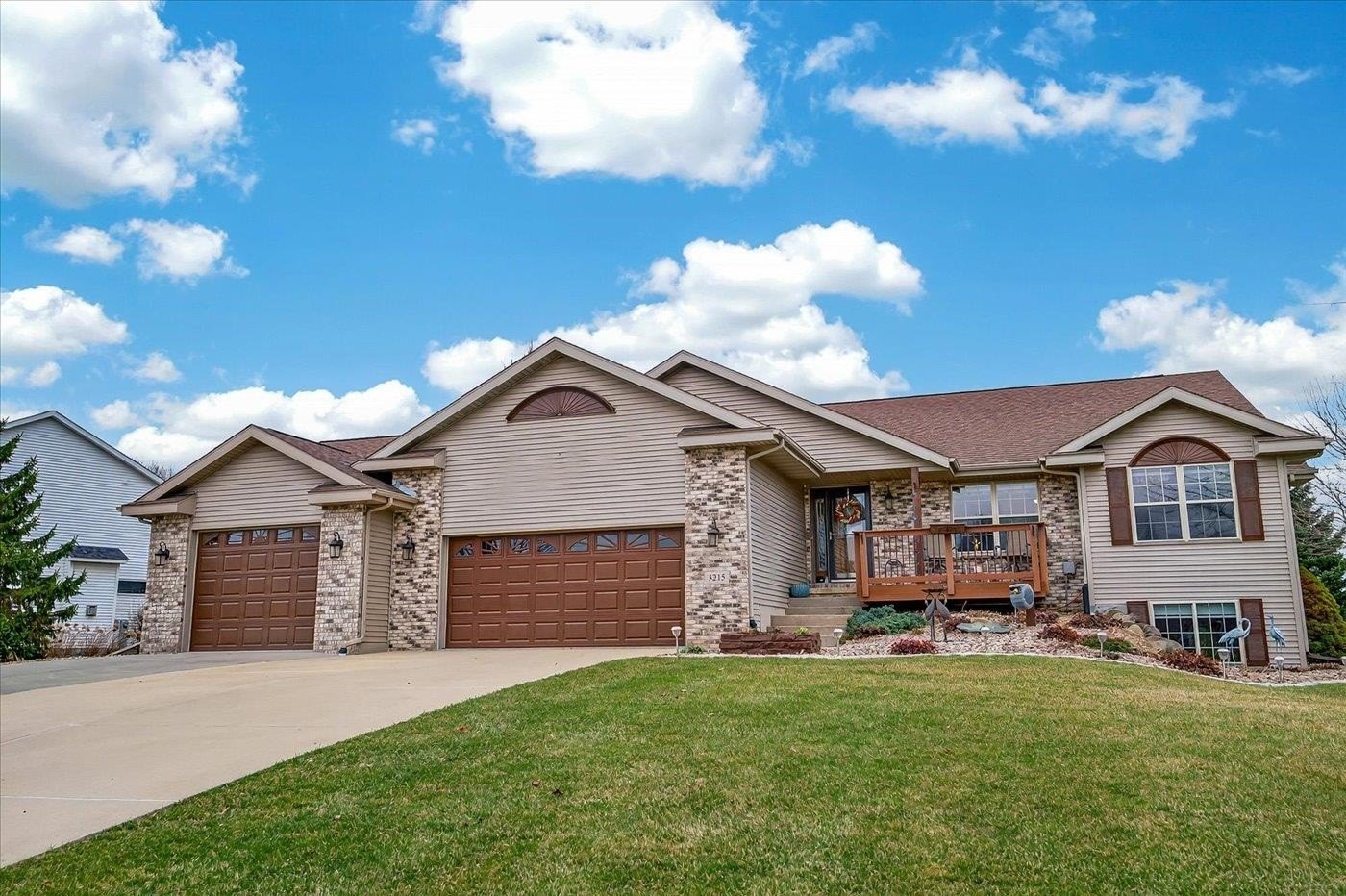 Single Family 4BR 3BA - 3215 Conservancy Estates Lane, Sun Prairie, WI