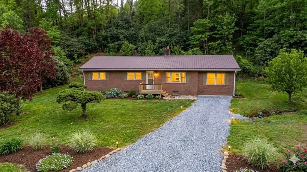 Other 3BR 1BA - 8855 Bugger Hollow, Newland, NC