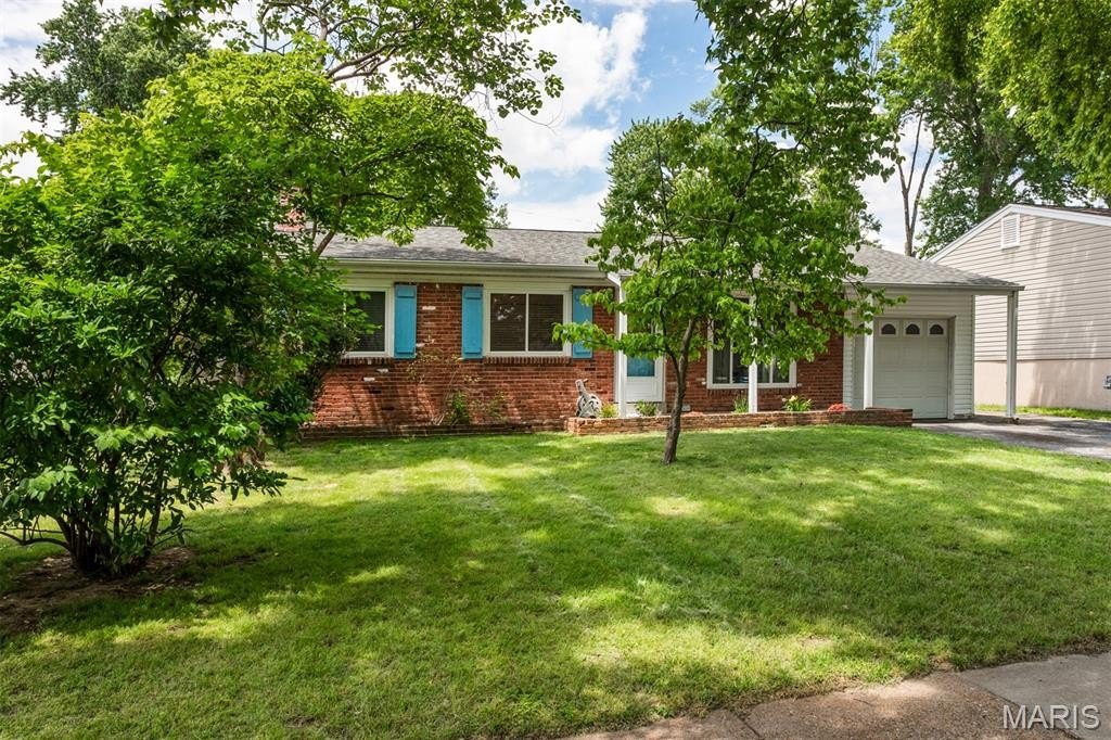 Single Family 3BR 3BA - 2859 Foxwood Drive, Maryland Heights, MO