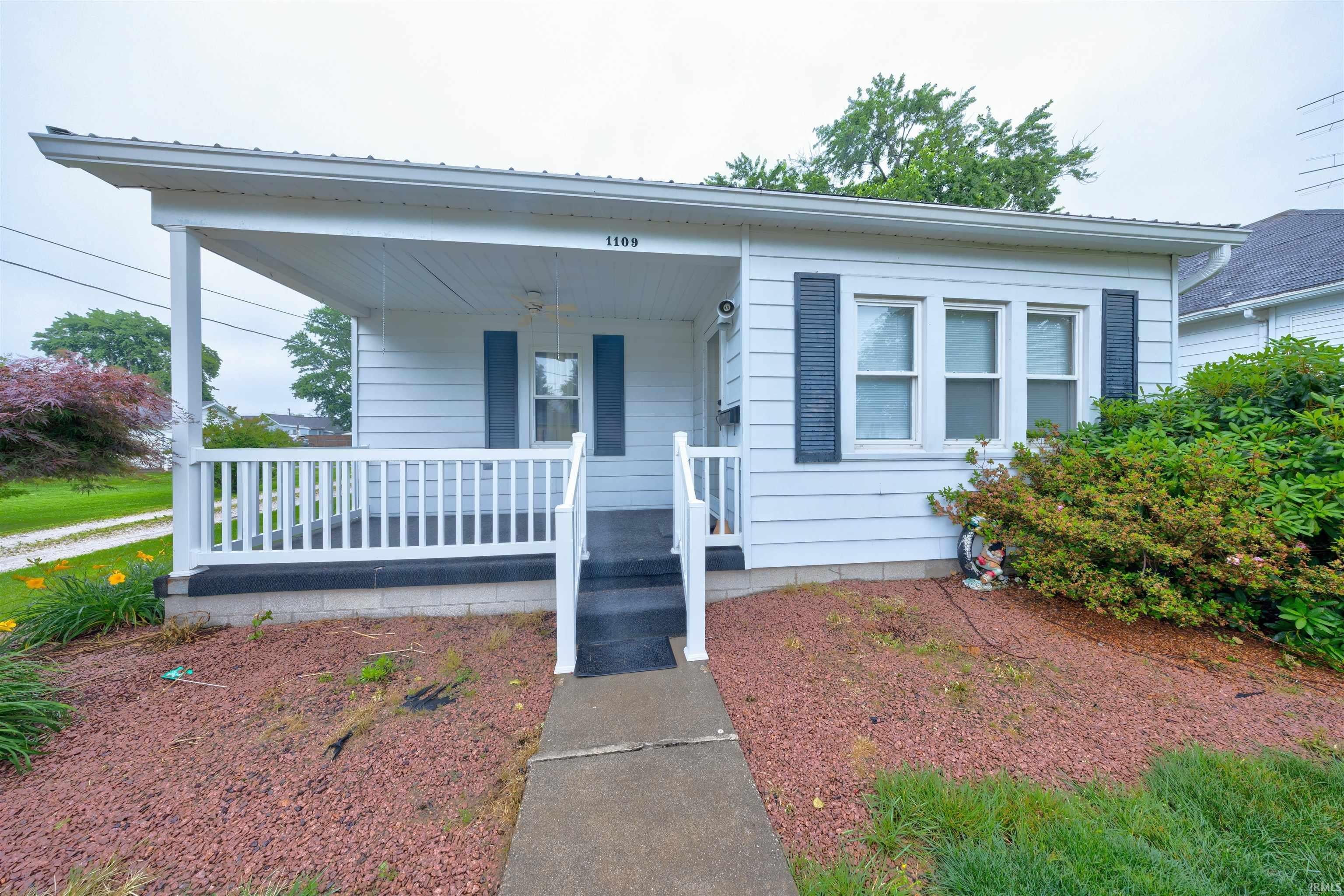Single Family 2BR 2BA - 1109 N Geiger Street, Huntingburg, IN