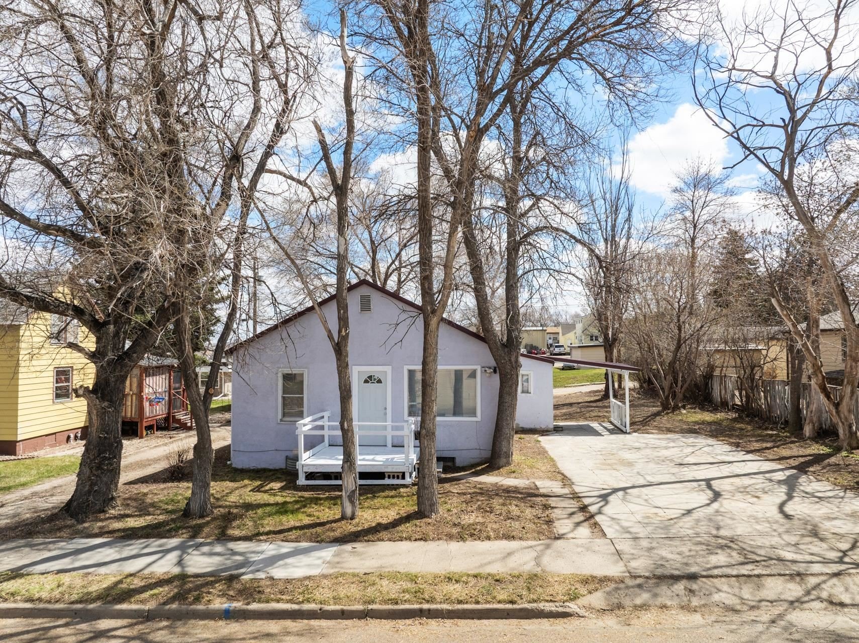 Single Family 2BR 1BA - 711 5th St SW, Minot, ND