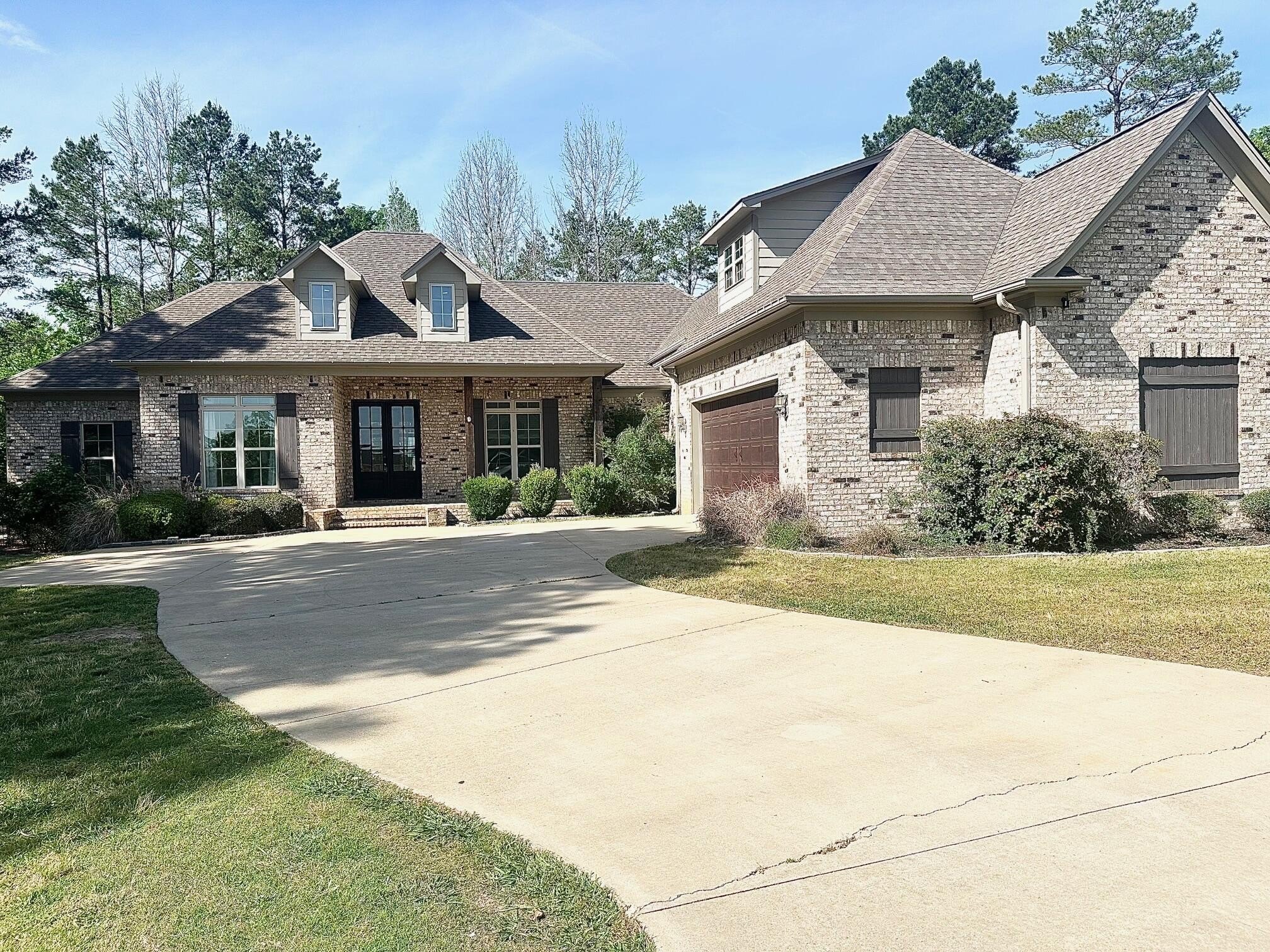 Single Family 5BR 4BA - 186 Timberlane, Tupelo, MS