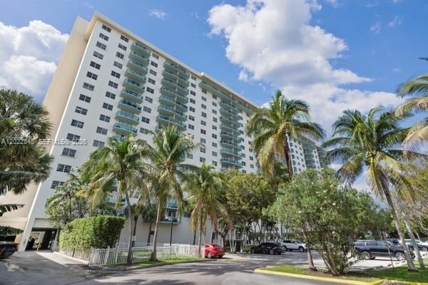 Condo 1BR 1BA - 19390 Collins Ave, Sunny Isles Beach, FL