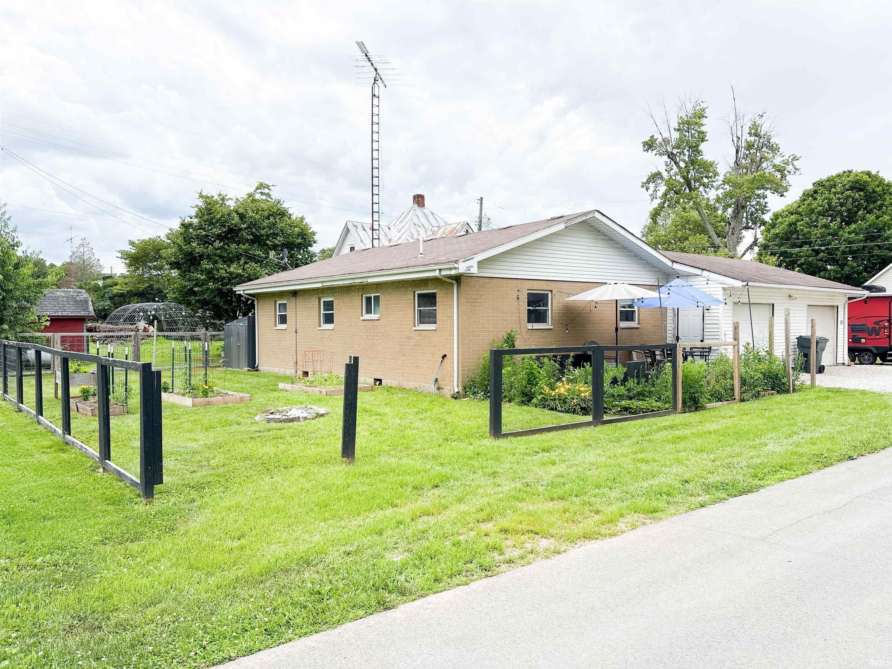 Single Family 3BR 1BA - 79 Vine Street, Losantville, IN