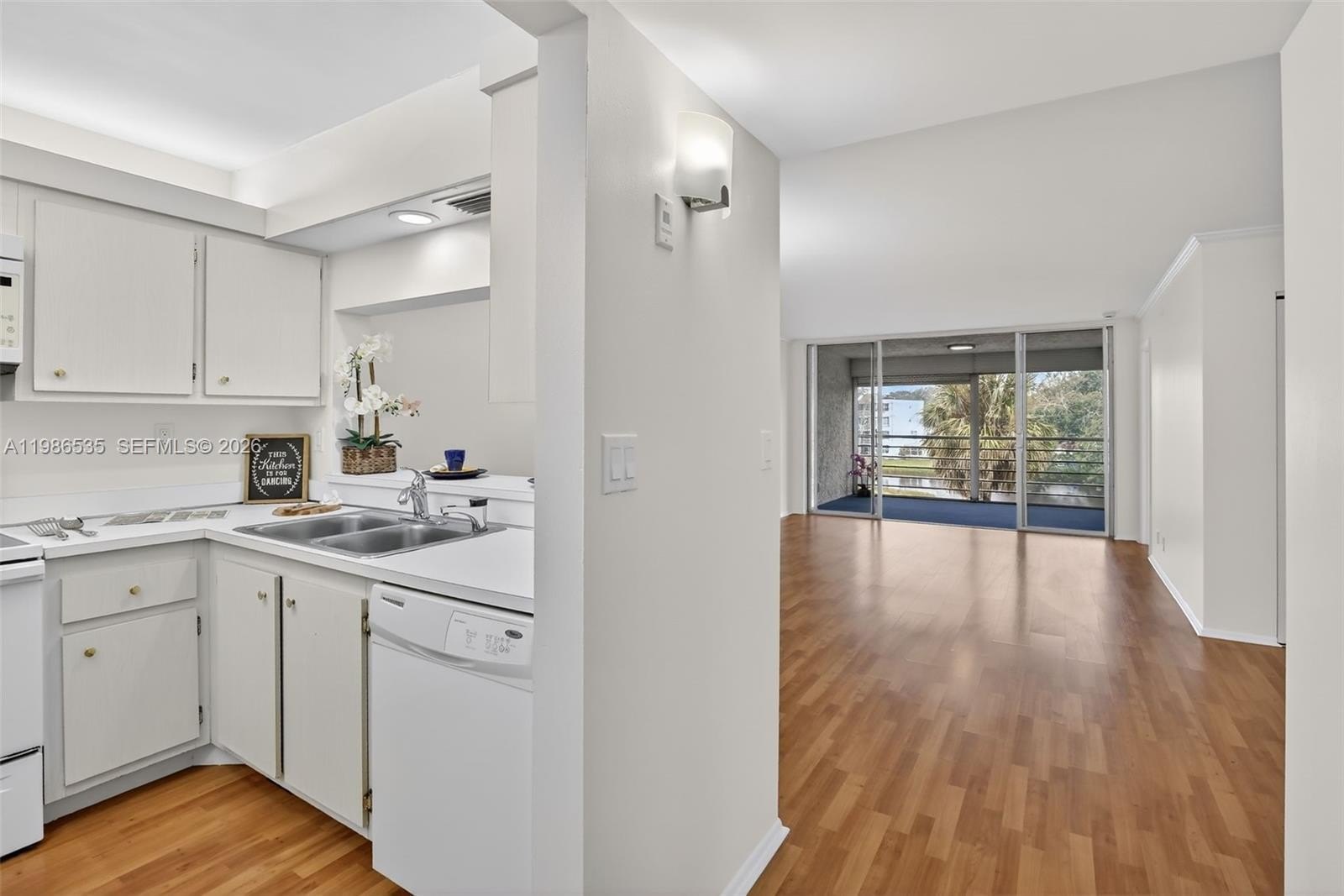 Condo 3BR 2BA - 1831 Sabal Palm Dr, Davie, FL