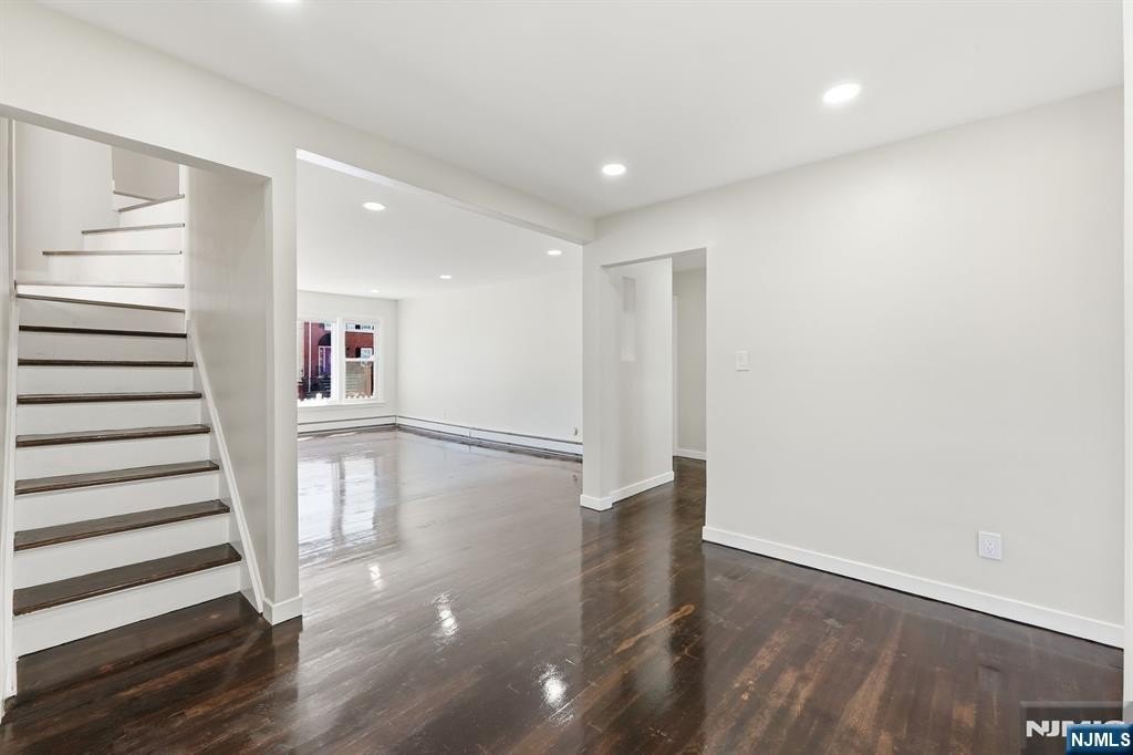 Single Family 4BR 2BA - 325 Schley Street, Newark, NJ