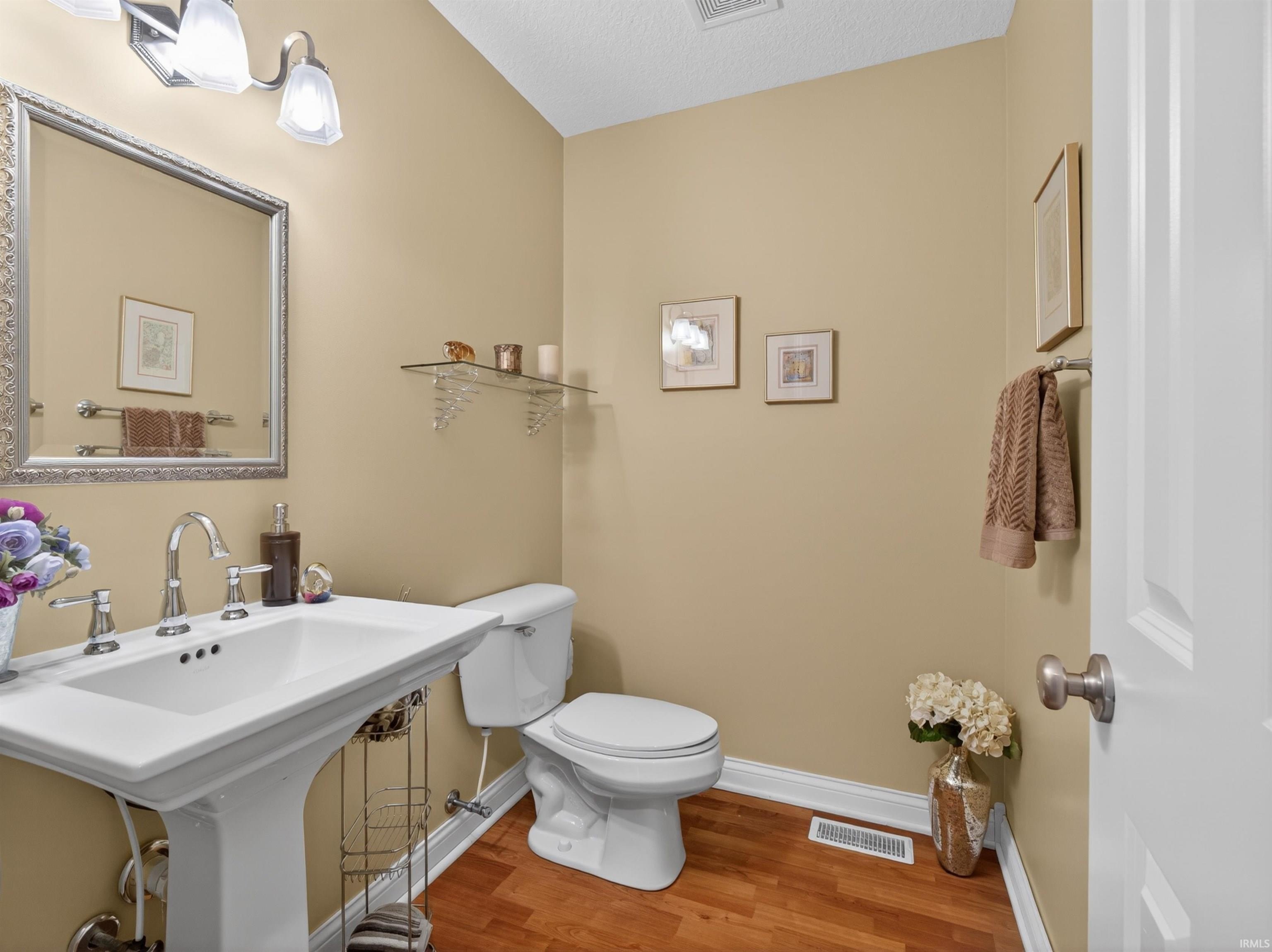Single Family 4BR 4BA - 14440 Settlers Trail, Leo, IN