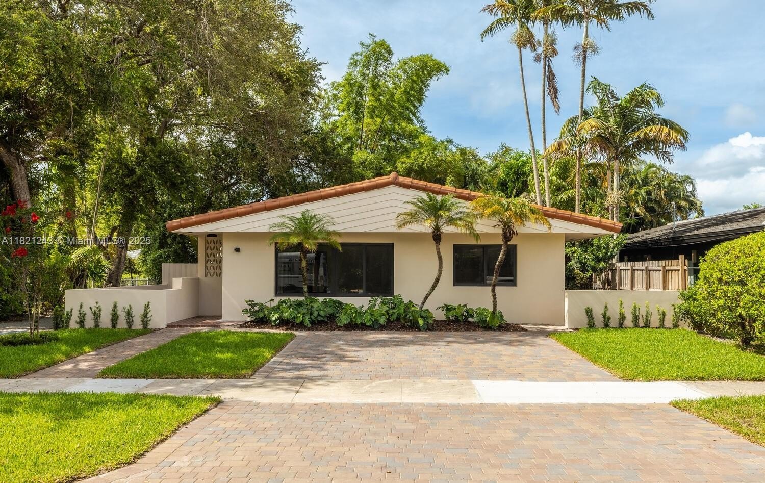 Single Family 3BR 2BA - 220 NE 105th St, Miami Shores, FL