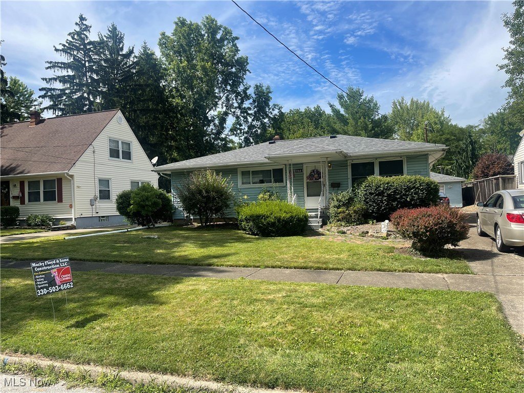 Single Family 3BR 2BA - 1166 Raymond Street NW, Warren, OH