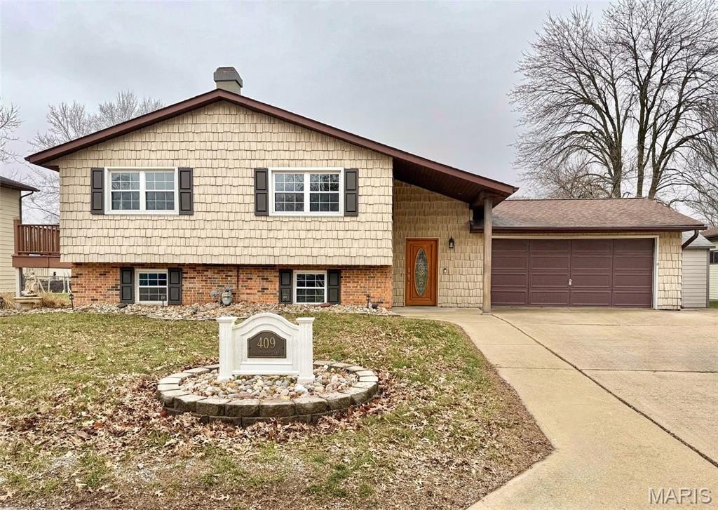 Single Family 4BR 3BA - 409 Thouvenot Lane, New Baden, IL