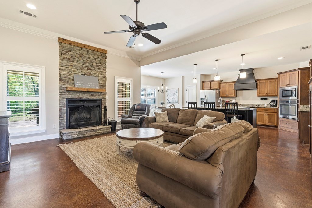 Single Family 4BR 3BA - 1795 Gaines Road, Hernando, MS