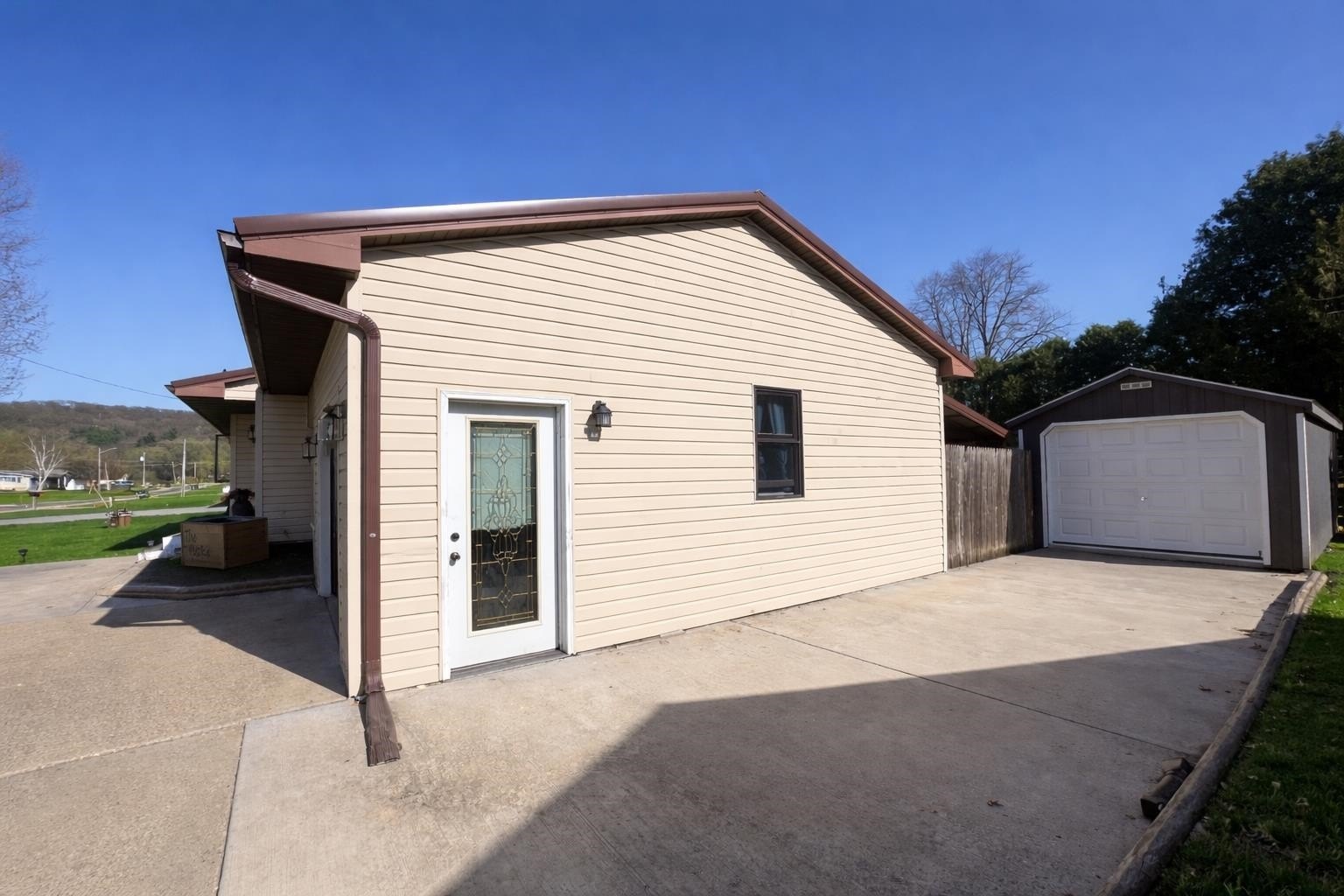 Single Family 3BR 2BA - 5459 E Oak Street, Boscobel, WI