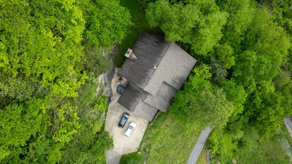 Single Family 4BR 3BA - 2501 Kewanee Road, Pikeville, KY