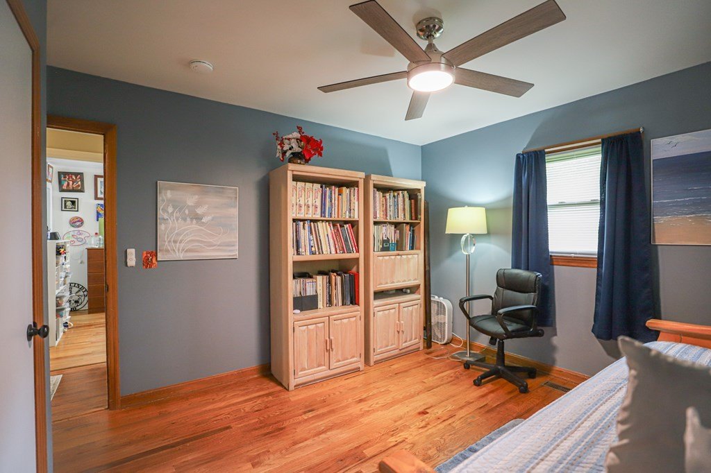 Single Family 4BR 3BA - 311 Oakwood Lane, PARIS, TN