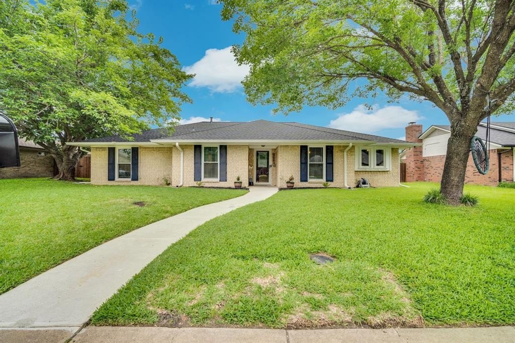 Single Family 3BR 2BA - 308 Buffalo Creek Drive, Waxahachie, TX