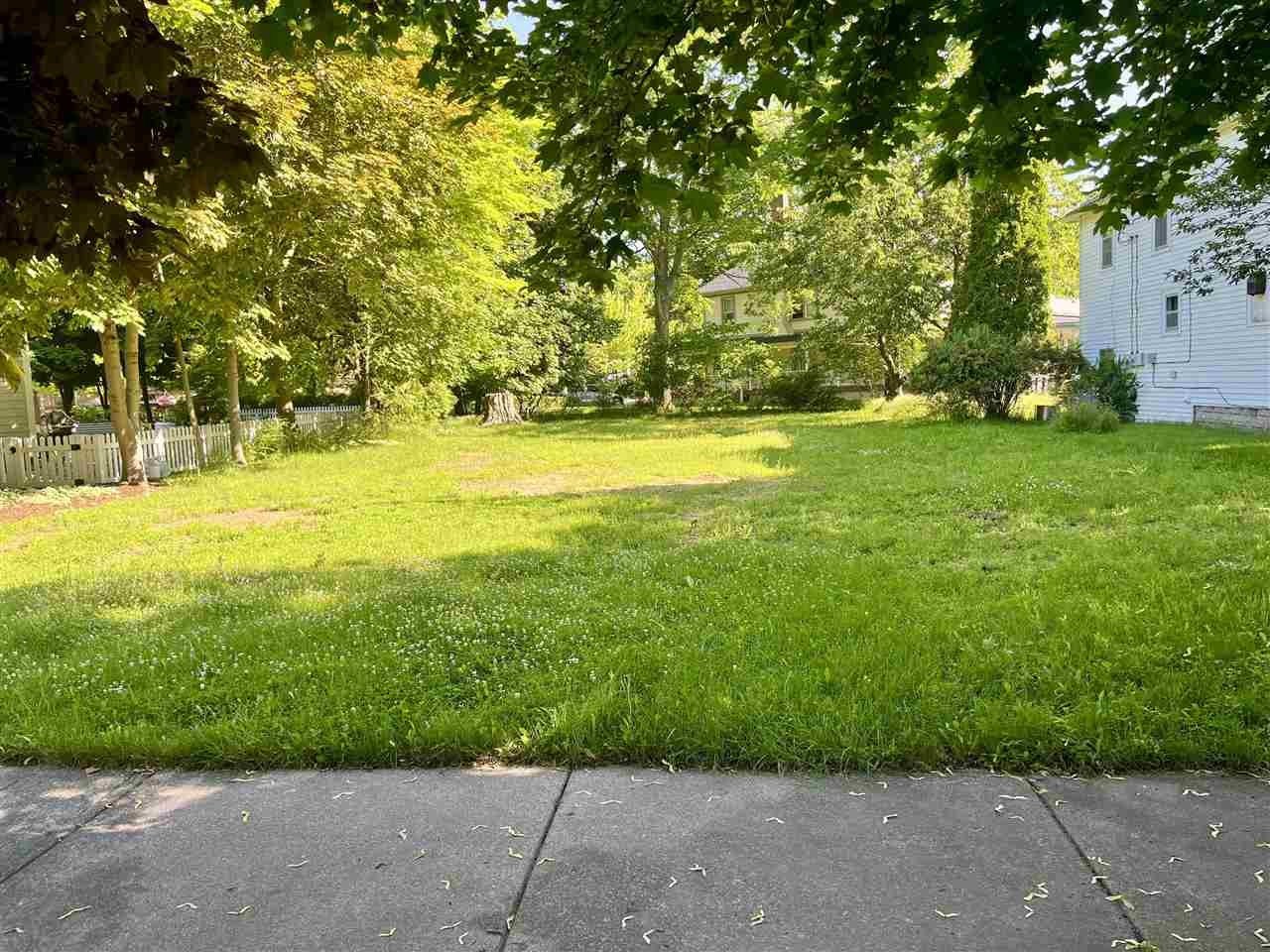 Single Family - 101 Ainslie, Charlevoix, MI
