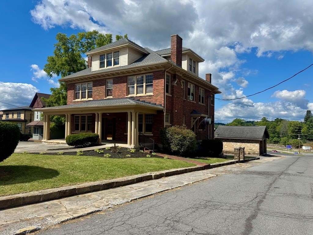 Single Family 6BR 5BA - 600 S. OAKWOOD AVE., BECKLEY, WV