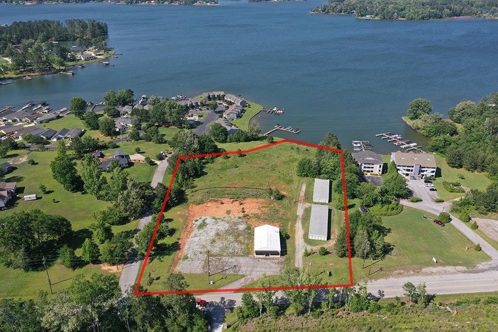 Single Family - 7125 Ninety Six Hwy, Ninety Six, SC