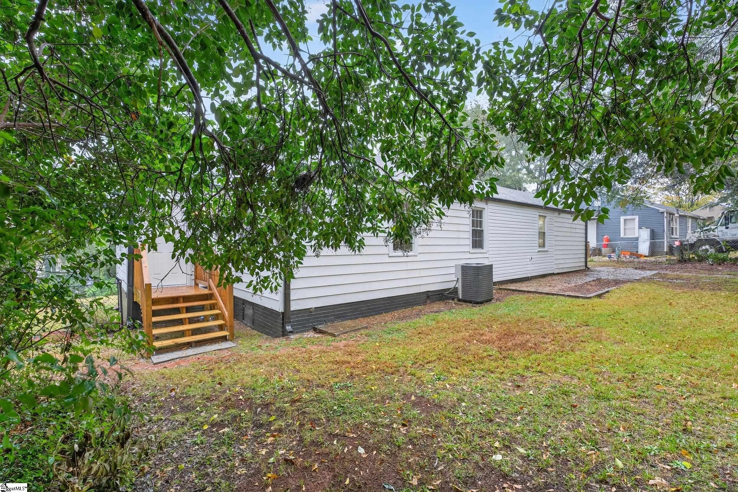 Single Family 3BR 2BA - 105 S Estate Drive, Greenville, SC