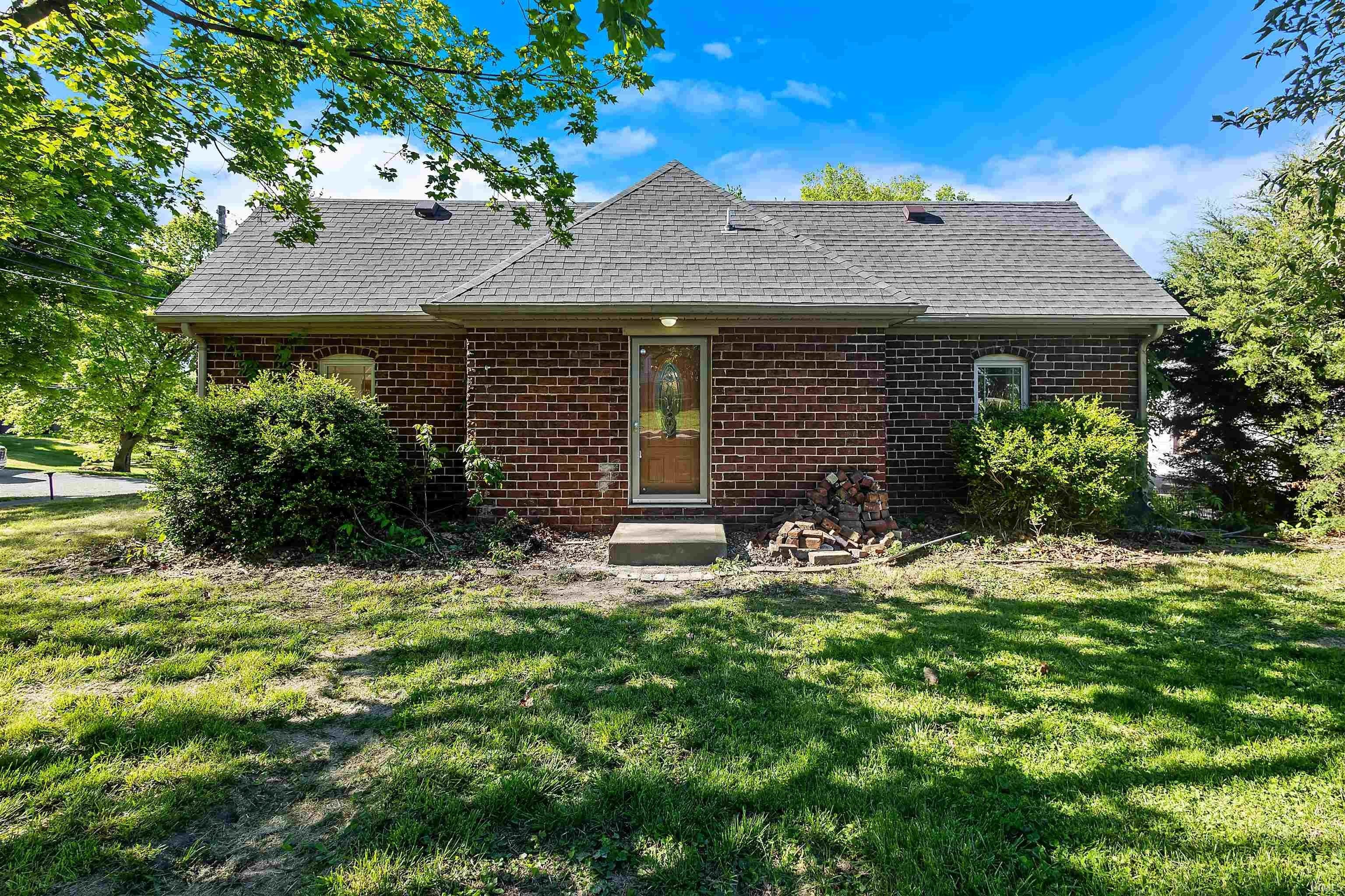 Single Family 2BR 1BA - 414 Dewey Street, Veedersburg, IN