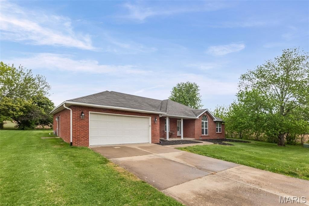 Single Family 4BR 2BA - 204 Piney Woods Drive, Swansea, IL