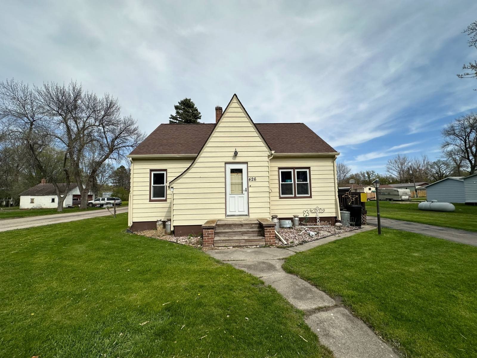 Single Family 2BR 1BA - 426 3rd St N, Browns Valley, MN