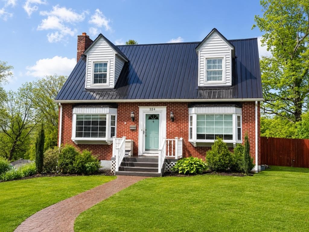 Single Family 3BR 2BA - 224 MERCER STREET, BECKLEY, WV