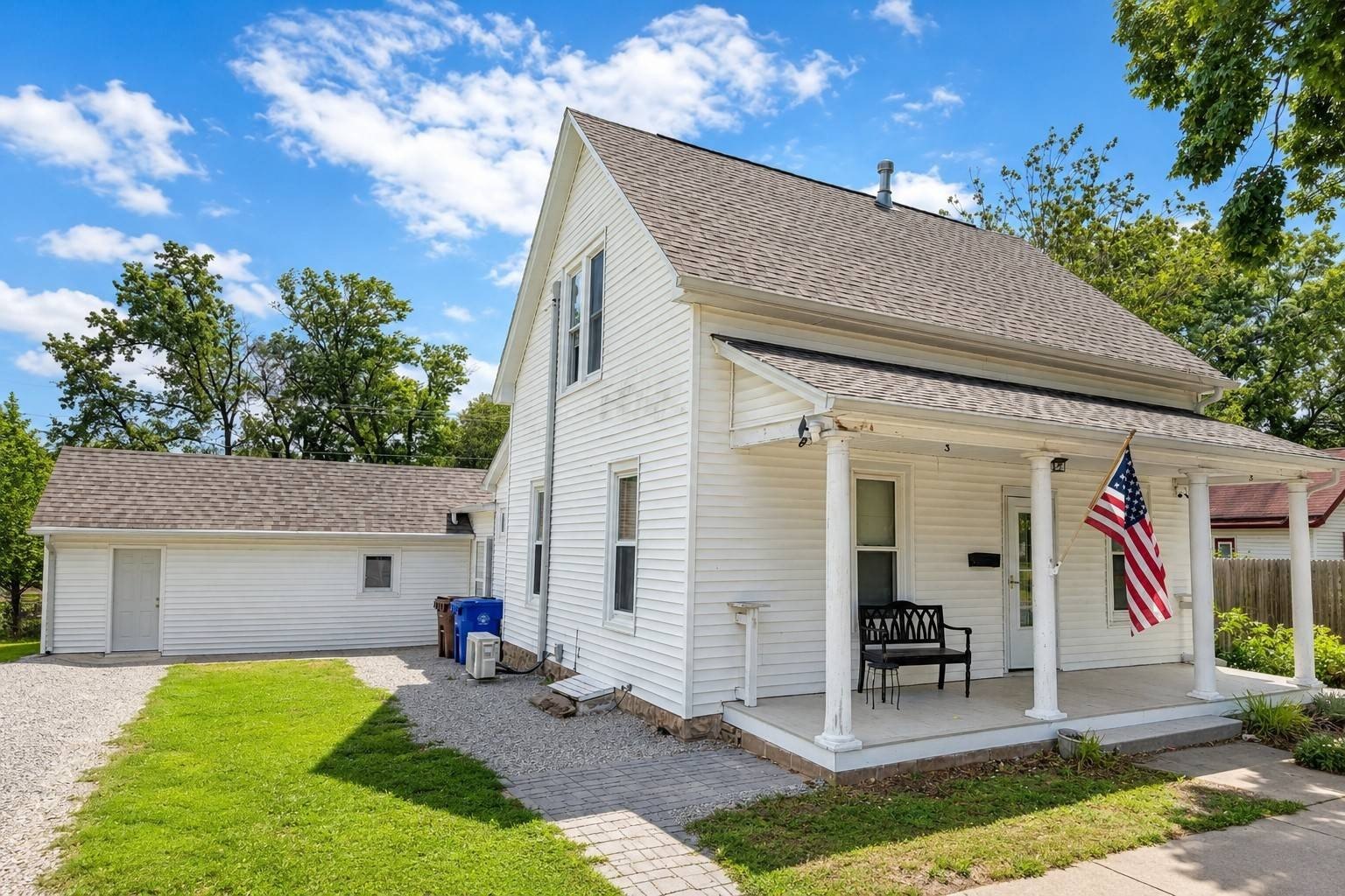 Single Family 3BR 2BA - 105  S Pine St, Lindsborg, KS