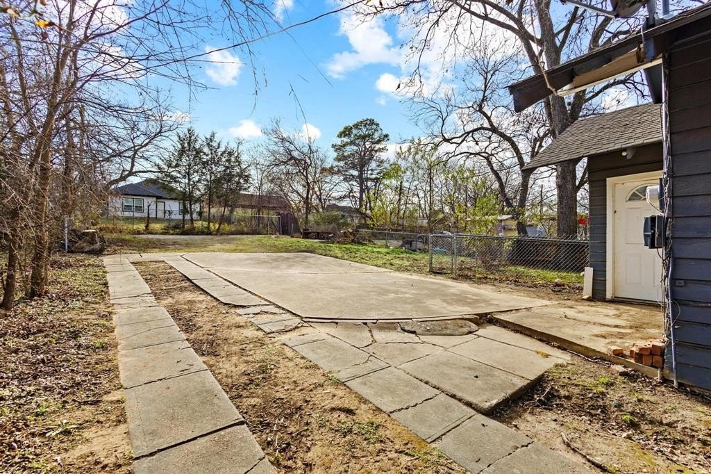 Single Family 2BR 2BA - 1310 W Morton Street, Denison, TX