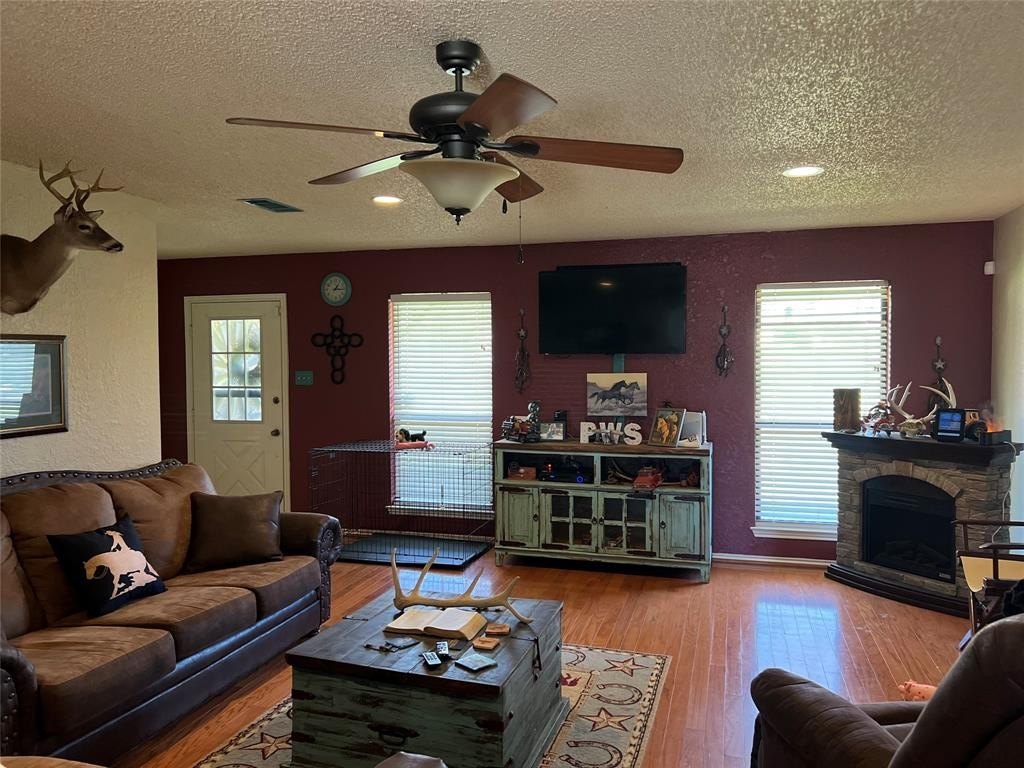 Single Family 3BR 3BA - 3208 N Roadrunner Court, Granbury, TX