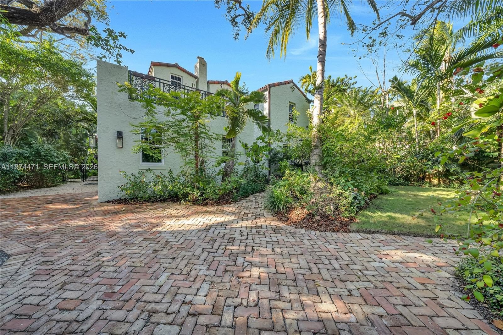 Single Family 5BR 4BA - 1720 Espanola Dr, Miami, FL