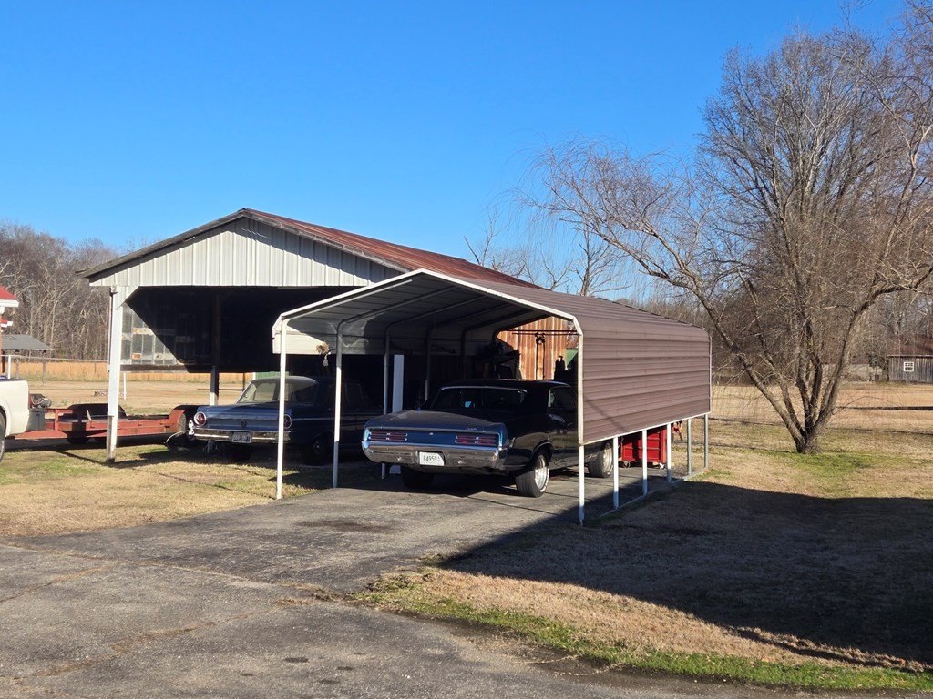 Single Family 3BR 1BA - 1105 HWY 77, PARIS, TN