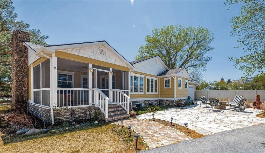 Single Family 3BR 2BA - 1627 11th St, Cody, WY