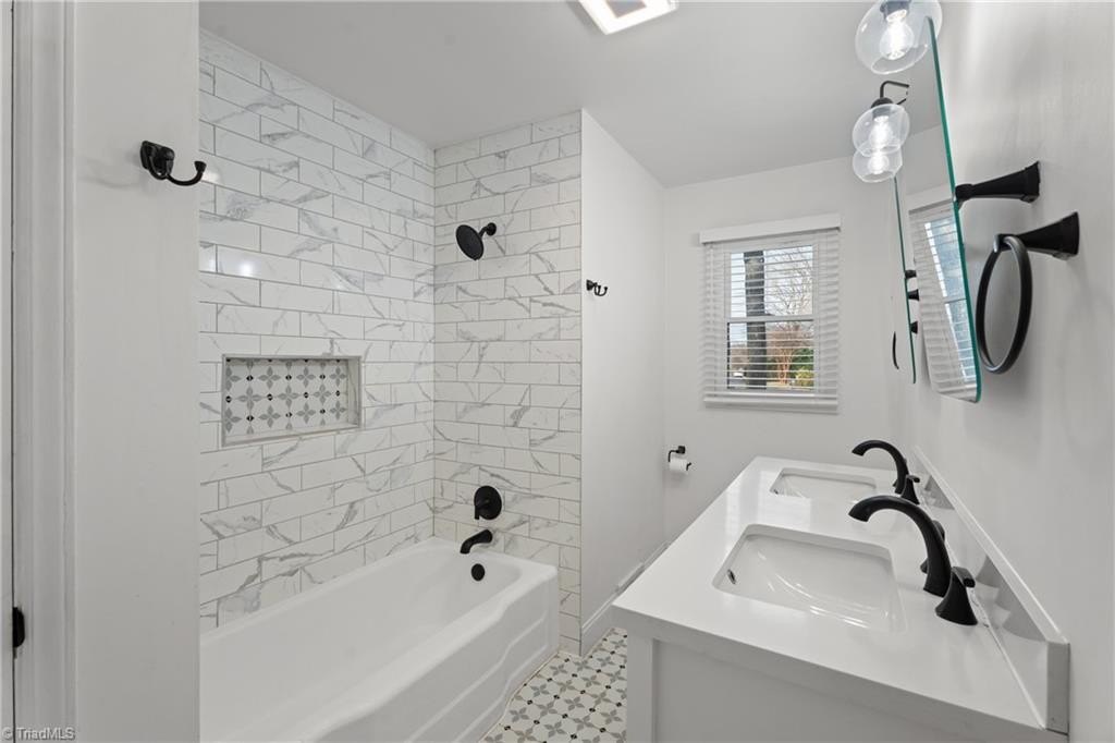 Single Family 3BR 3BA - 1366 Pinebluff Road, Winston-Salem, NC