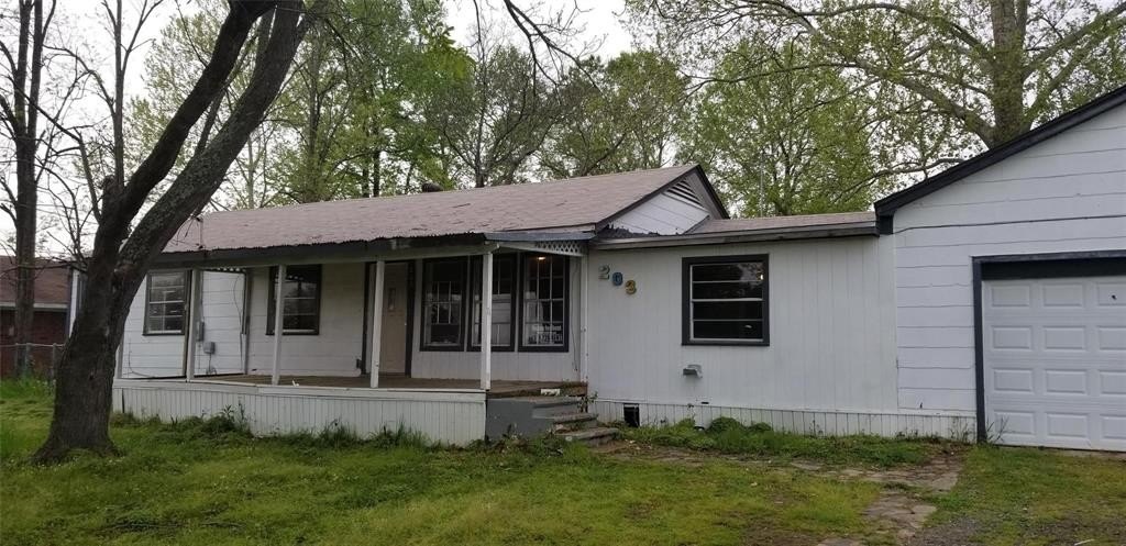 Single Family 4BR 2BA - 203 N Main Street, Blanchard, LA