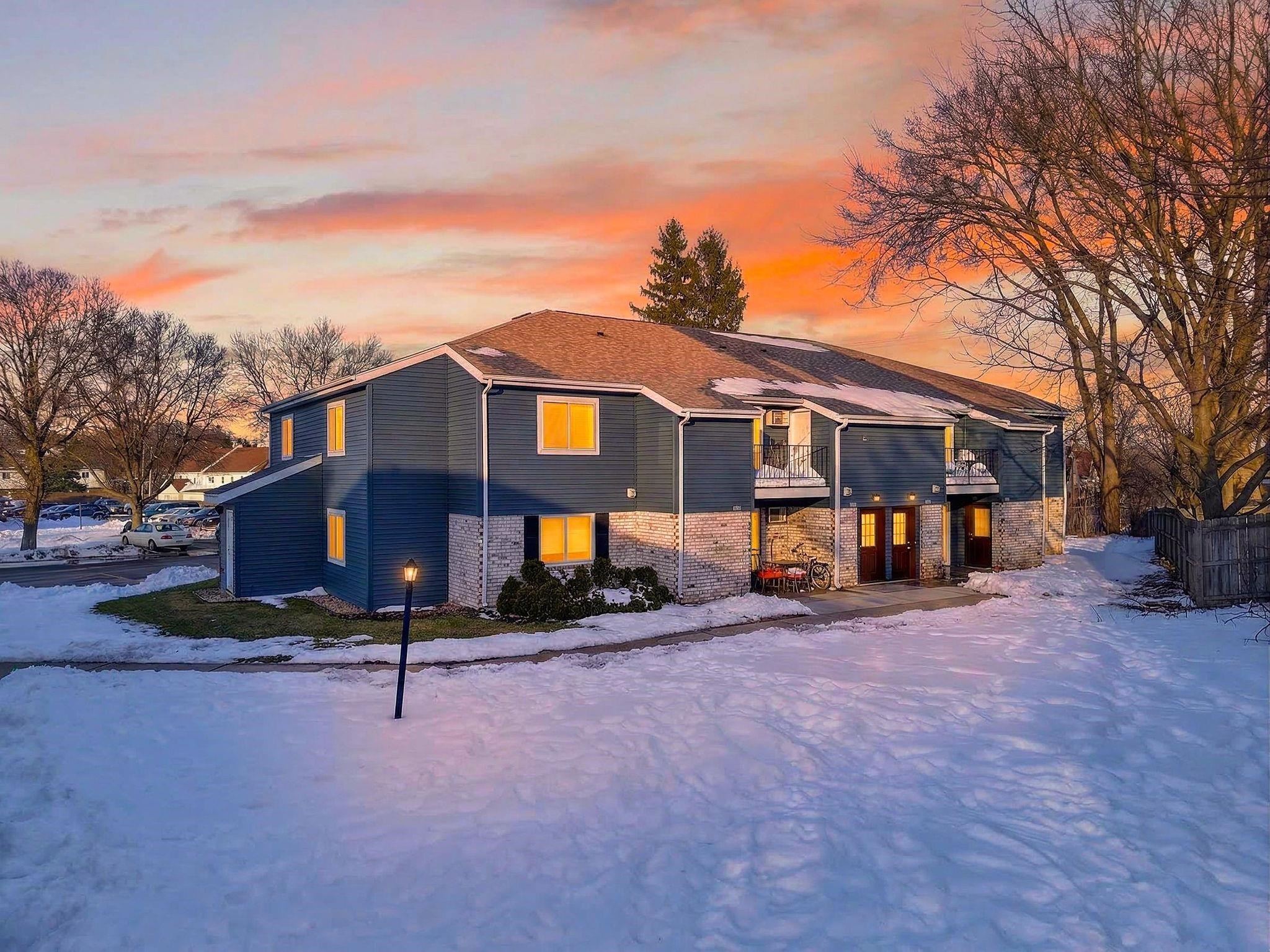 Condo 2BR 1BA - 1507 Whispering Pines Way, Fitchburg, WI
