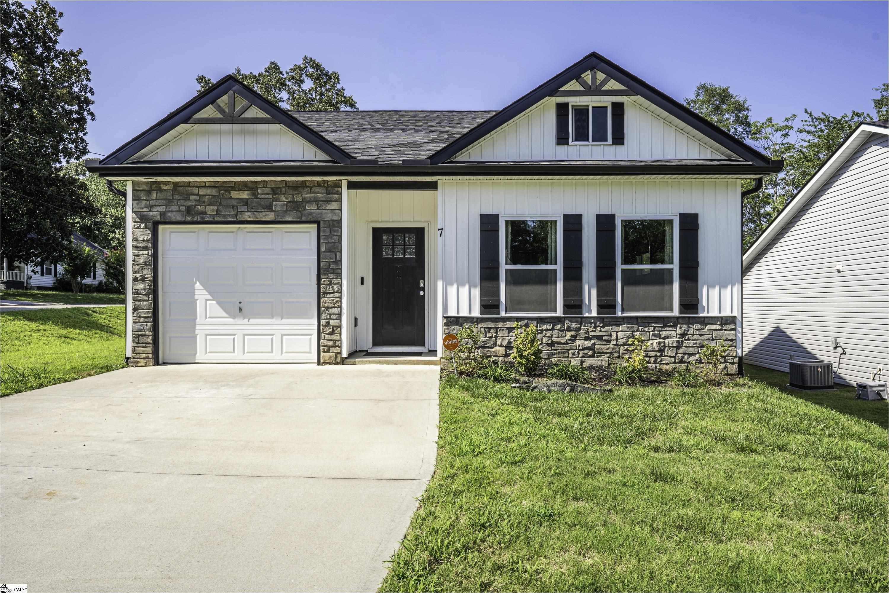 Single Family 3BR 2BA - 7 Lawrence Street, Inman, SC