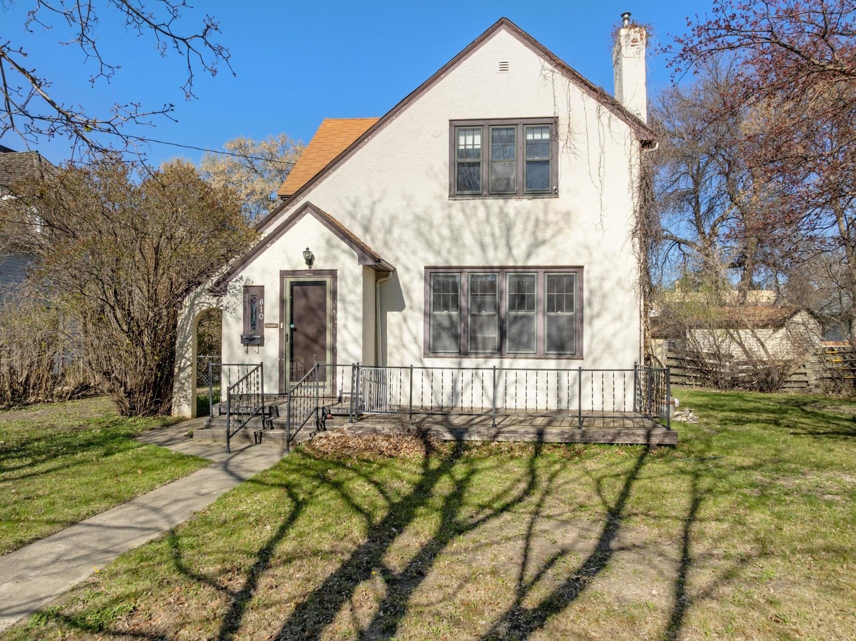 Single Family 3BR 2BA - 810 3rd St SE, Minot, ND
