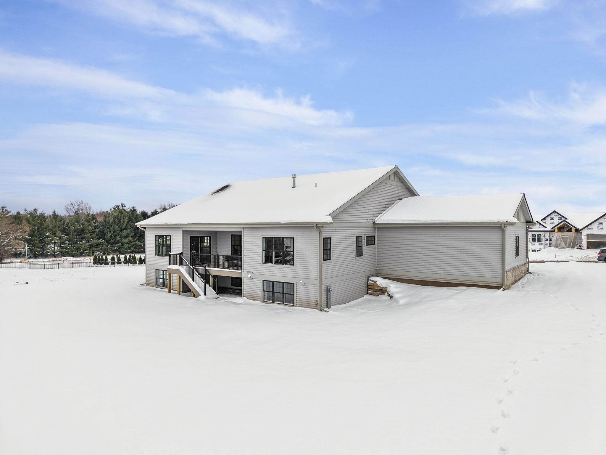 Single Family 4BR 4BA - 6854 Karolina Way, Sun Prairie, WI