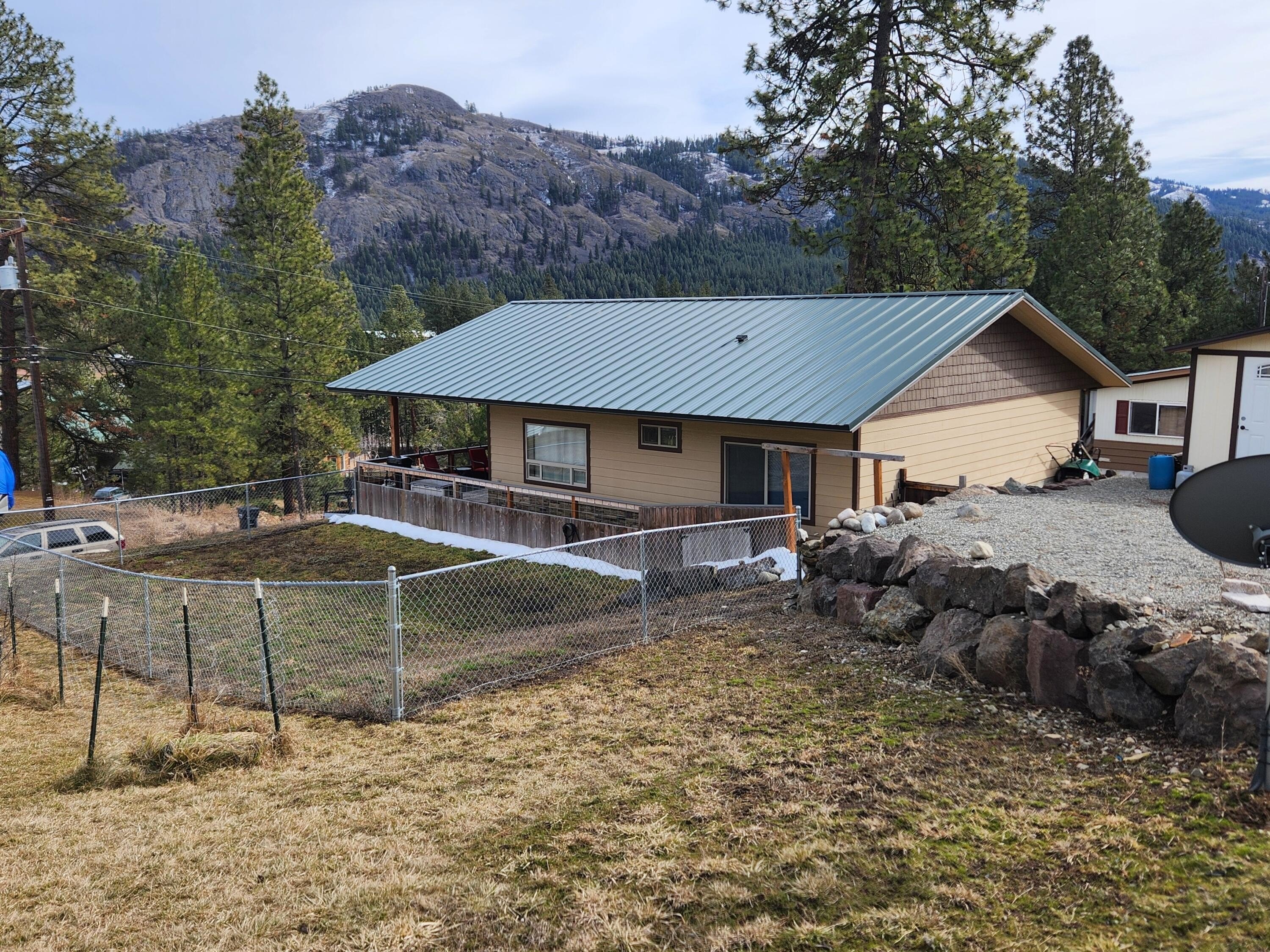 Single Family 2BR 1BA - 1054 LOWER MADISON ST, REPUBLIC, WA